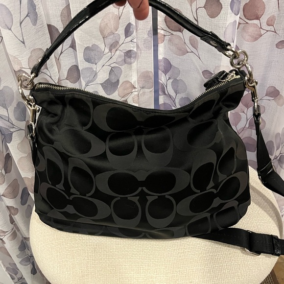 Coach purse! EUC, from a smoke free, pet friendly home! Measures approx 14”x11” - Picture 2 of 5